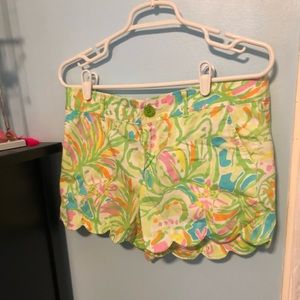 Lilly Pulitzer Scallop Shorts. Size 6